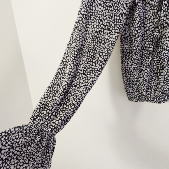 Zara Ruffle Top Size Medium - Picture 6 of 9